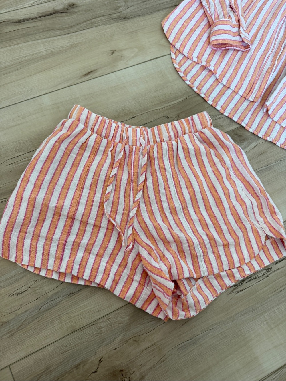 Striped Linen Set - Picture 2 of 10